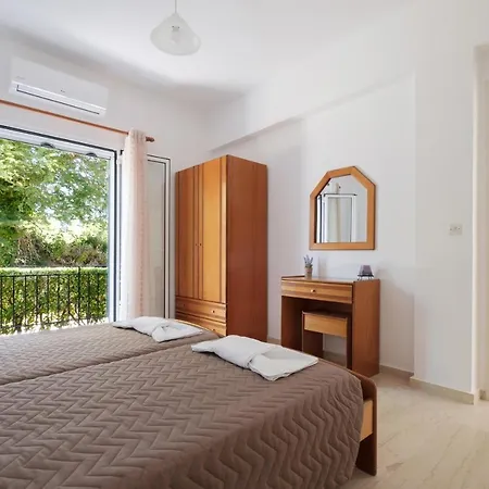 Dafni Holiday Home *