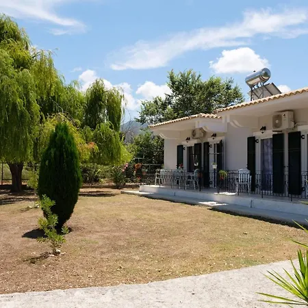 Semesterbostad Dafni Holiday Home *